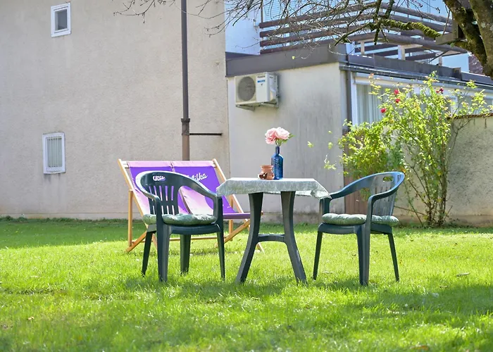 Blue Apartment With Free Parking